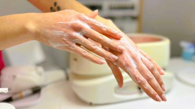 Manicure Vinylux na czym polega - poznaj jego zalety i proces aplikacji Manicure Vinylux na czym polega - poznaj jego zalety i proces aplikacji