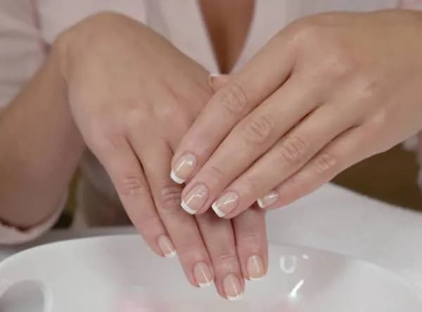 Jak często wykonywać manicure japoński, aby uzyskać najlepsze efekty? Jak często wykonywać manicure japoński, aby uzyskać najlepsze efekty?