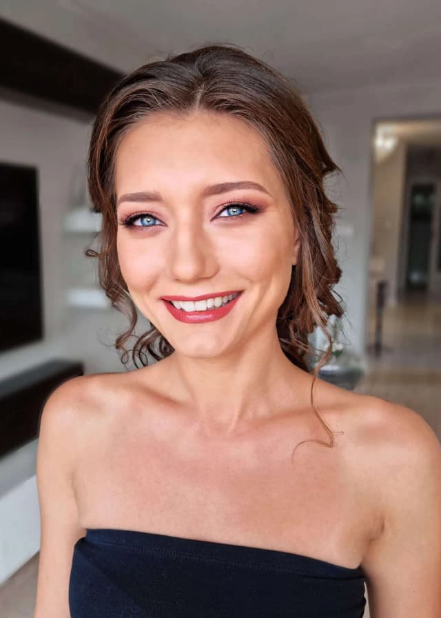 Jak dobrać makijaż do urody, aby podkreślić swoje atuty? Jak dobrać makijaż do urody, aby podkreślić swoje atuty?